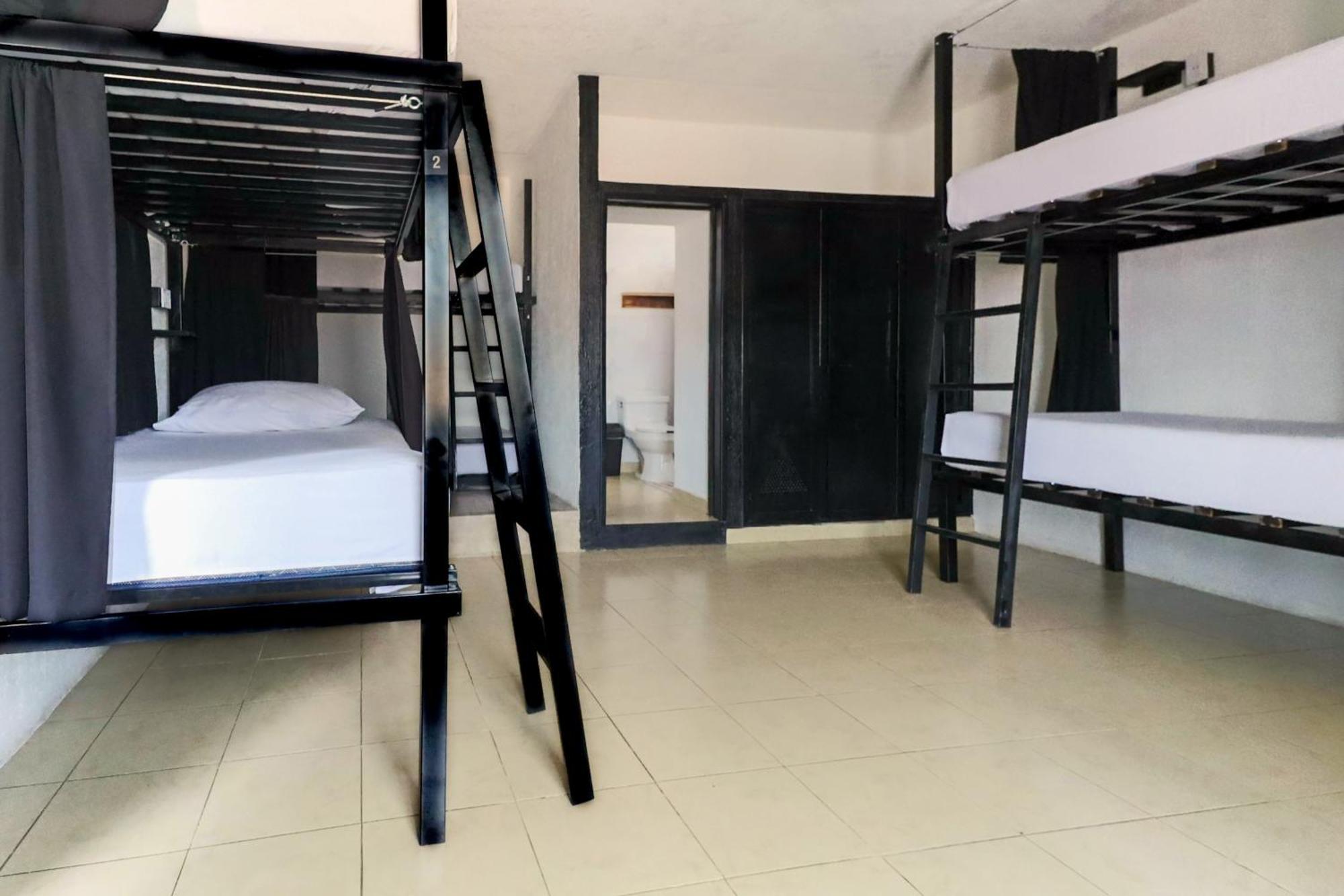 Hostel Oryx Valladolid Valladolid  Exteriör bild